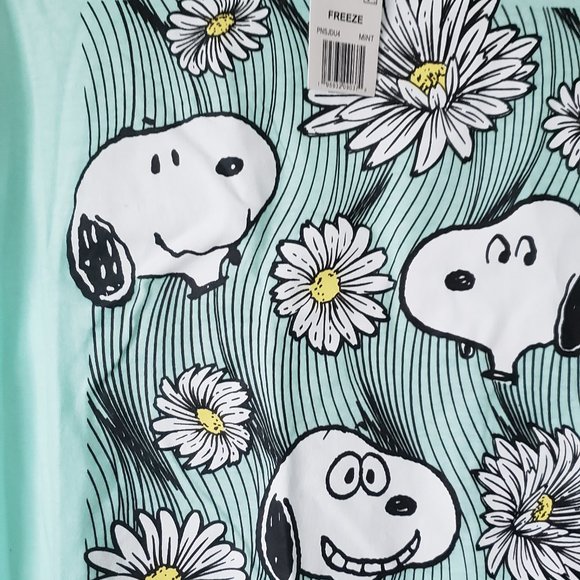 NWT: Peanuts Teal Blue Snoopy Tee Sze Small - Picture 3 of 4